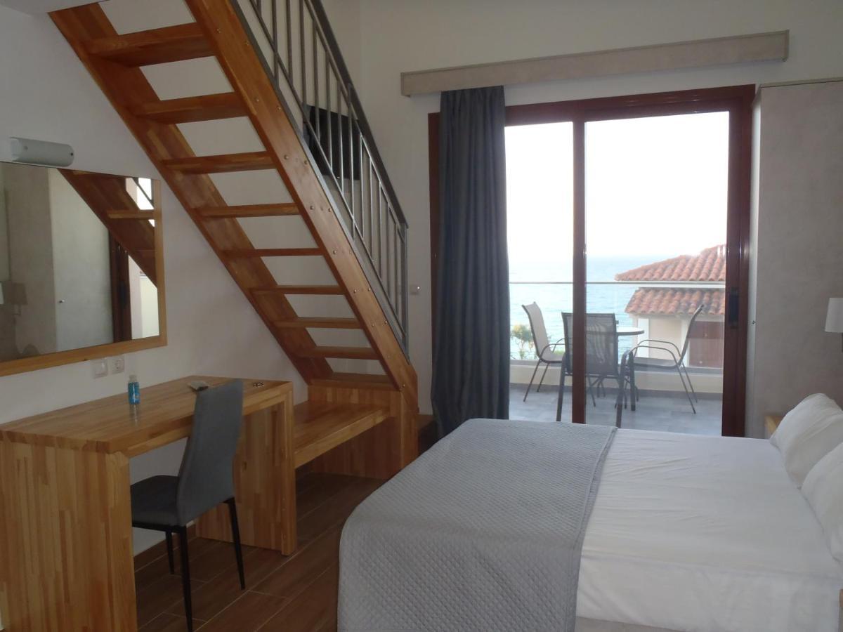 Loukas Apartments On The Waves Tragaki Eksteriør bilde
