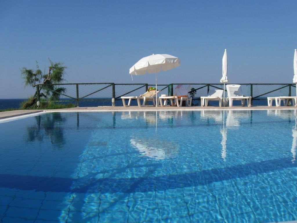 Loukas Apartments On The Waves Tragaki Eksteriør bilde