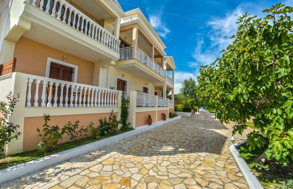 Loukas Apartments On The Waves Tragaki Eksteriør bilde